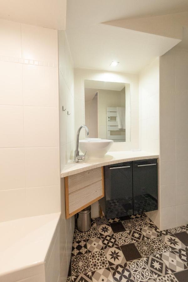 La Parenthese Appartement Familial - Centre-Ville - Calme - Wifi - T2 瓦讷 外观 照片
